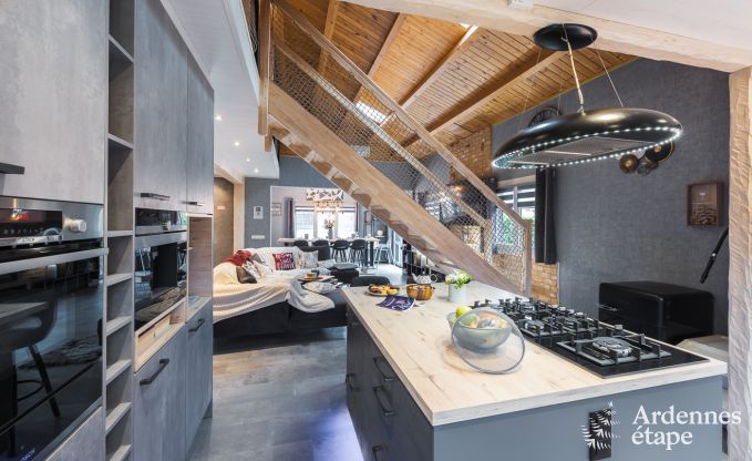 Ruim vakantiehuis bij Durbuy voor 9 personen met overdekte jacuzzi, omheinde tuin en speelruimte