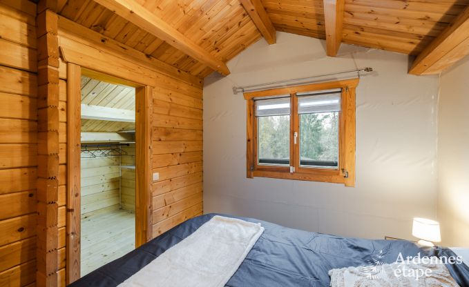 Ruim vakantiehuis bij Durbuy voor 9 personen met overdekte jacuzzi, omheinde tuin en speelruimte