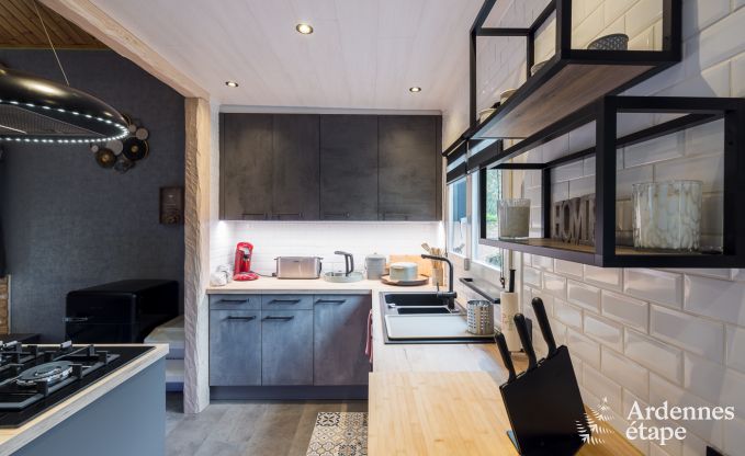 Ruim vakantiehuis bij Durbuy voor 9 personen met overdekte jacuzzi, omheinde tuin en speelruimte