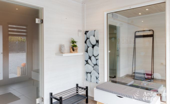 Ruim vakantiehuis bij Durbuy voor 9 personen met overdekte jacuzzi, omheinde tuin en speelruimte