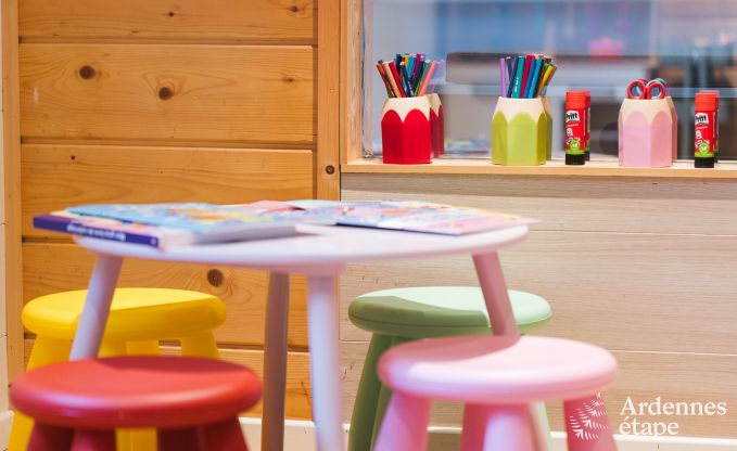 Ruim vakantiehuis bij Durbuy voor 9 personen met overdekte jacuzzi, omheinde tuin en speelruimte