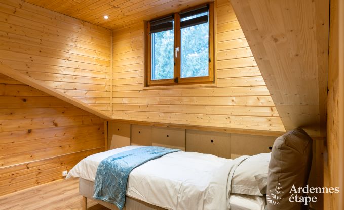 Ruim vakantiehuis bij Durbuy voor 9 personen met overdekte jacuzzi, omheinde tuin en speelruimte