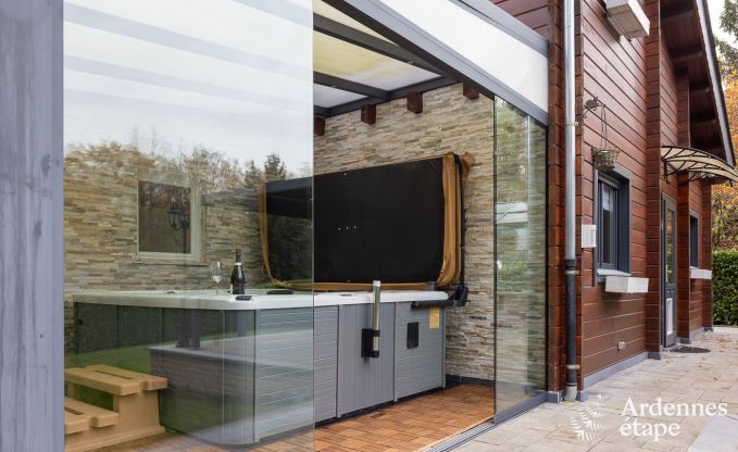 Ruim vakantiehuis bij Durbuy voor 9 personen met overdekte jacuzzi, omheinde tuin en speelruimte