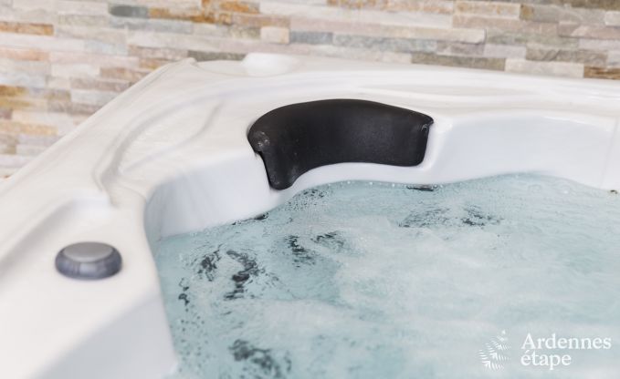 Ruim vakantiehuis bij Durbuy voor 9 personen met overdekte jacuzzi, omheinde tuin en speelruimte