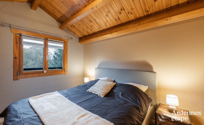 Ruim vakantiehuis bij Durbuy voor 9 personen met overdekte jacuzzi, omheinde tuin en speelruimte