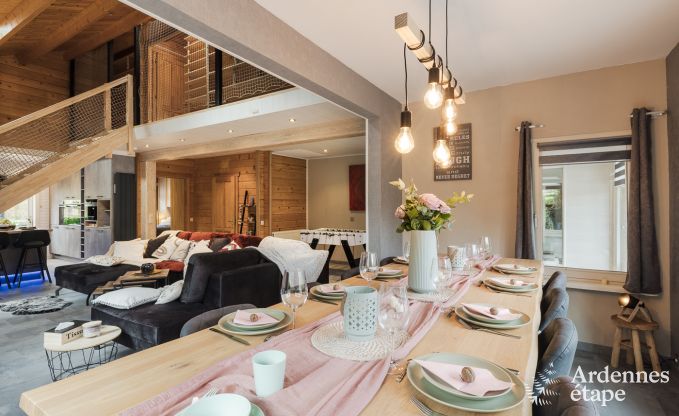 Ruim vakantiehuis bij Durbuy voor 9 personen met overdekte jacuzzi, omheinde tuin en speelruimte