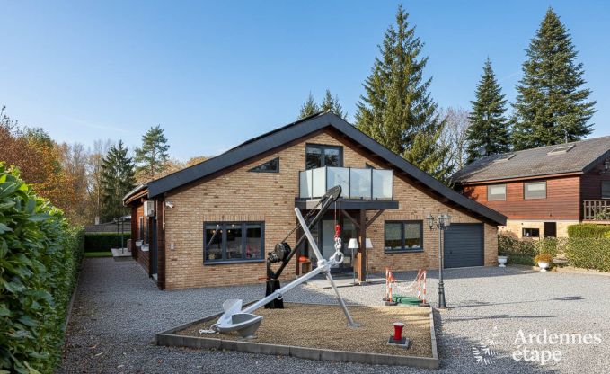 Ruim vakantiehuis bij Durbuy voor 9 personen met overdekte jacuzzi, omheinde tuin en speelruimte