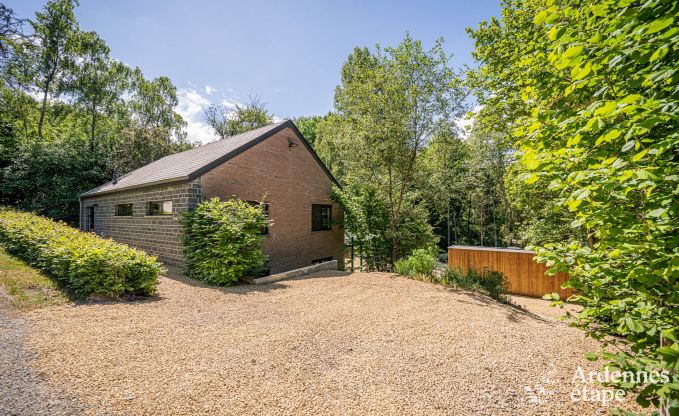 Ruime villa voor 8 personen in Durbuy met sauna, hottub en privtuin