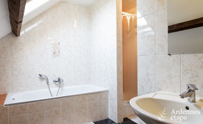 Ruim vakantiehuis in Durbuy: 26 personen, 9 kamers, hart van de Ardennen