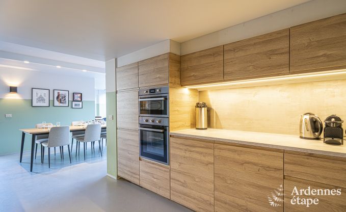 Onvergetelijk verblijf in Durbuy: Ruim vakantiehuis voor 18 personen met luxe voorzieningen in het hart van de Ardennen