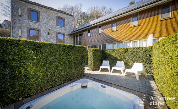 Onvergetelijk verblijf in Durbuy: Ruim vakantiehuis voor 18 personen met luxe voorzieningen in het hart van de Ardennen