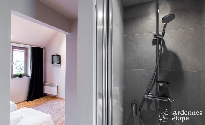 Onvergetelijk verblijf in Durbuy: Ruim vakantiehuis voor 18 personen met luxe voorzieningen in het hart van de Ardennen