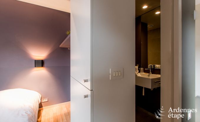 Onvergetelijk verblijf in Durbuy: Ruim vakantiehuis voor 18 personen met luxe voorzieningen in het hart van de Ardennen