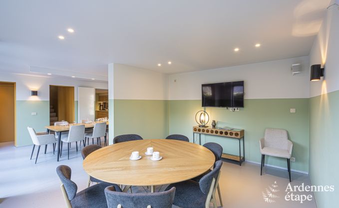 Onvergetelijk verblijf in Durbuy: Ruim vakantiehuis voor 18 personen met luxe voorzieningen in het hart van de Ardennen