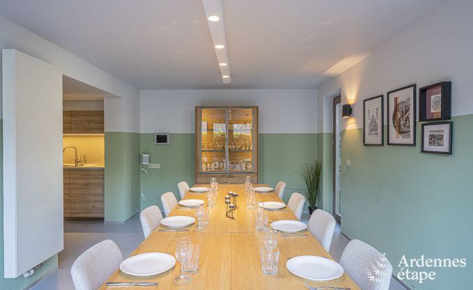 Onvergetelijk verblijf in Durbuy: Ruim vakantiehuis voor 18 personen met luxe voorzieningen in het hart van de Ardennen