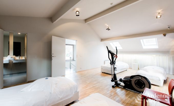 Onvergetelijk verblijf in Durbuy: Ruim vakantiehuis voor 18 personen met luxe voorzieningen in het hart van de Ardennen