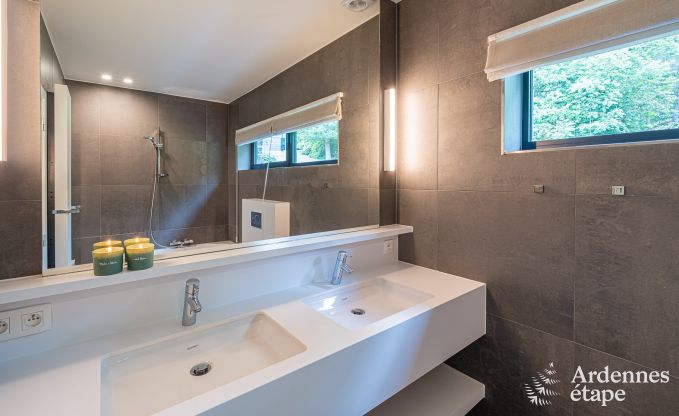 Ruime villa voor 8 personen in Durbuy met sauna, hottub en priv�tuin