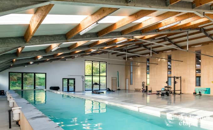 Ruim vakantiehuis in Ereze met zwembad en fitnessruimte voor 38 sportievelingen