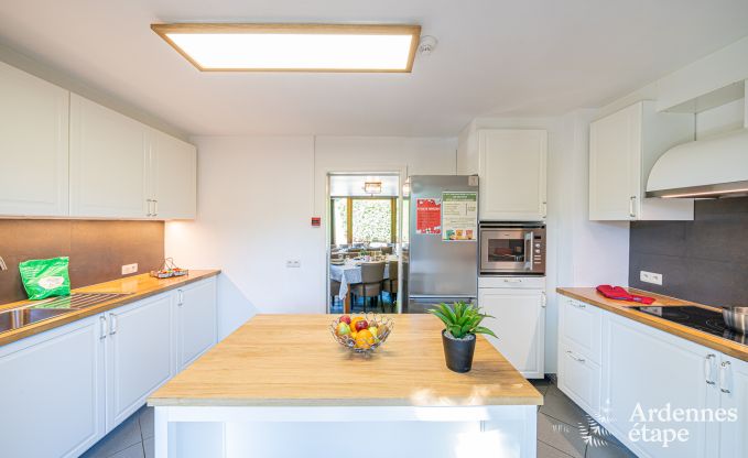 Vakantiehuis met overgedekte jacuzzi in Erez�e voor 16 personen in de Ardennen