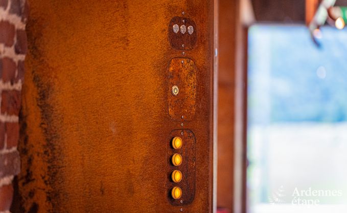 Afgelegen vakantiewoning in Esneux voor 12 personen met 6 slaapkamers, 7 badkamers, jacuzzi en zwembad