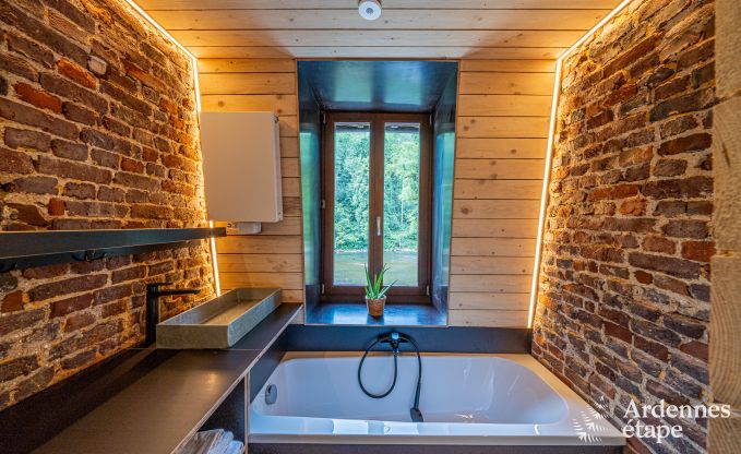 Afgelegen vakantiewoning in Esneux voor 12 personen met 6 slaapkamers, 7 badkamers, jacuzzi en zwembad