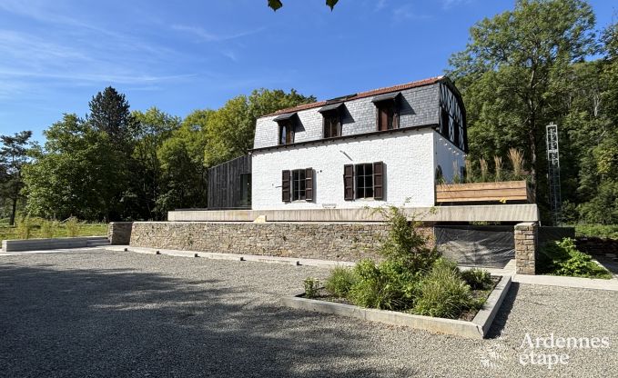 Afgelegen vakantiewoning in Esneux voor 12 personen met 6 slaapkamers, 7 badkamers, jacuzzi en zwembad