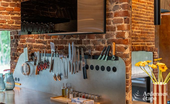 Afgelegen vakantiewoning in Esneux voor 12 personen met 6 slaapkamers, 7 badkamers, jacuzzi en zwembad