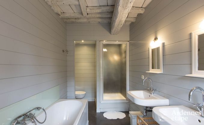 Authentiek vakantiehuis voor 32 personen in Maredsous, in de vallei van de Molign�e