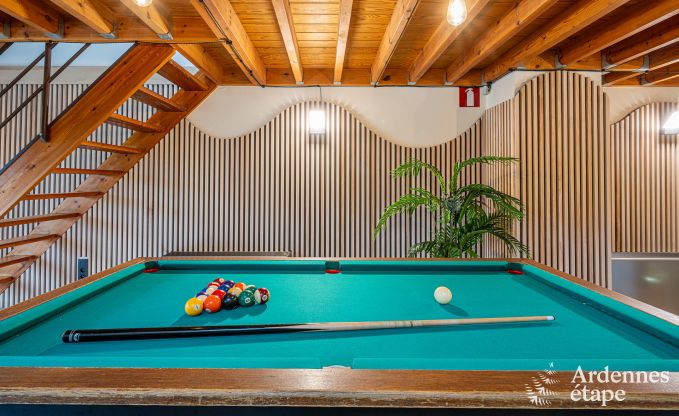 Ruim vakantiehuis voor 32 personen in Ferri�res met 12 slaapkamers, sauna, jacuzzi en speelvoorzieningen