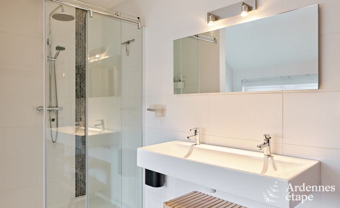 Ruime comfortabele vakantiewoning voor 10 personen in Voeren met priv�zwembad, jacuzzi en tuin