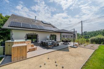 Vakantiehuis voor 6 personen in Gesves, 3 slaapkamers met badkamer, privterras, warmwaterbad en petanqueveld