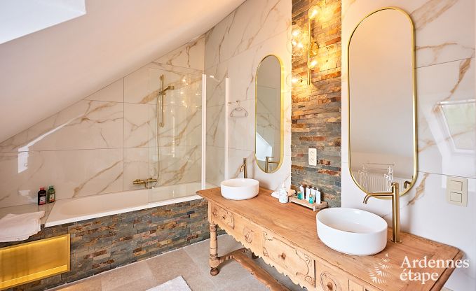 Charmant vakantiehuis voor 8 personen in Hamois met 4 slaapkamers, 3 badkamers, priv�tuin, speelruimte en terras aan het water