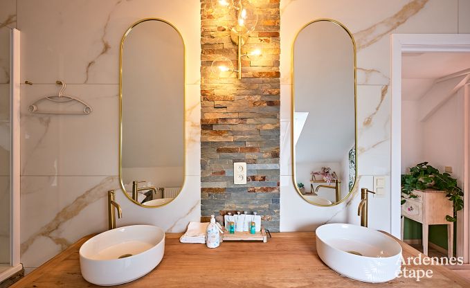 Charmant vakantiehuis voor 8 personen in Hamois met 4 slaapkamers, 3 badkamers, priv�tuin, speelruimte en terras aan het water