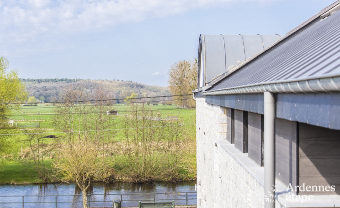Ruime vakantiehuis bestaand uit twee aan elkaar geschakelde gebouwen in Han-sur-Lesse voor 13 personen met binnenzwembad