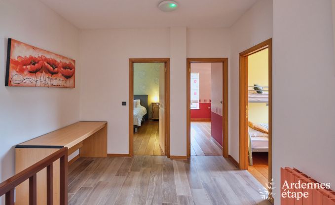 Ruime vakantiehuis bestaand uit twee aan elkaar geschakelde gebouwen in Han-sur-Lesse voor 13 personen met binnenzwembad