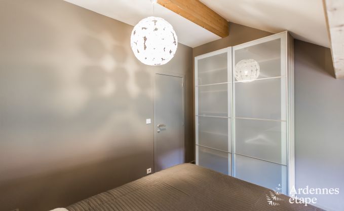 Ruime vakantiehuis bestaand uit twee aan elkaar geschakelde gebouwen in Han-sur-Lesse voor 13 personen met binnenzwembad