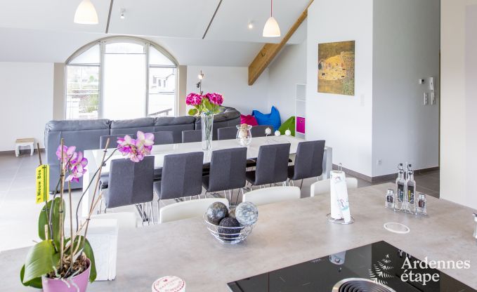 Ruime vakantiehuis bestaand uit twee aan elkaar geschakelde gebouwen in Han-sur-Lesse voor 13 personen met binnenzwembad