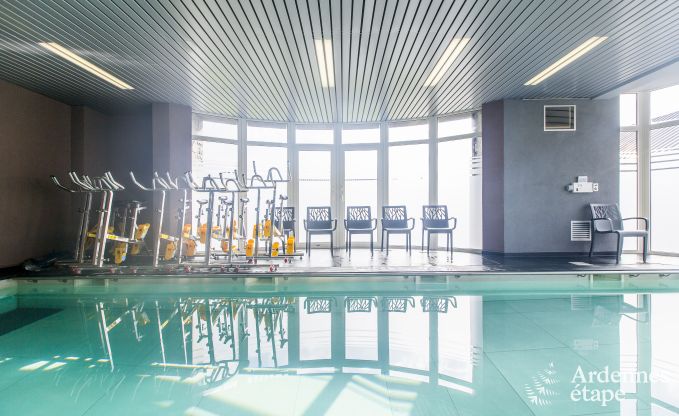 Ruime vakantiehuis bestaand uit twee aan elkaar geschakelde gebouwen in Han-sur-Lesse voor 13 personen met binnenzwembad
