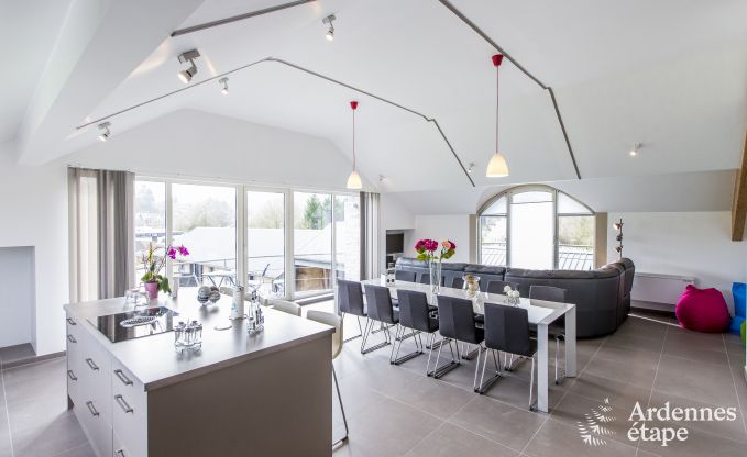 Ruime vakantiehuis bestaand uit twee aan elkaar geschakelde gebouwen in Han-sur-Lesse voor 13 personen met binnenzwembad