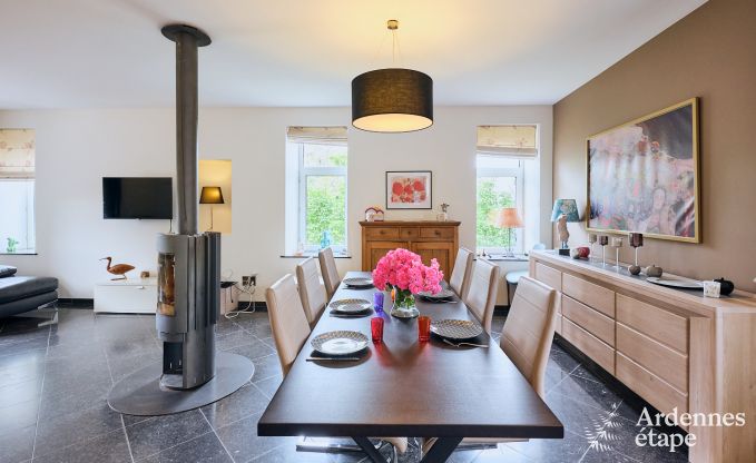 Ruime vakantiehuis bestaand uit twee aan elkaar geschakelde gebouwen in Han-sur-Lesse voor 13 personen met binnenzwembad