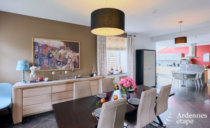 Ruime vakantiehuis bestaand uit twee aan elkaar geschakelde gebouwen in Han-sur-Lesse voor 13 personen met binnenzwembad