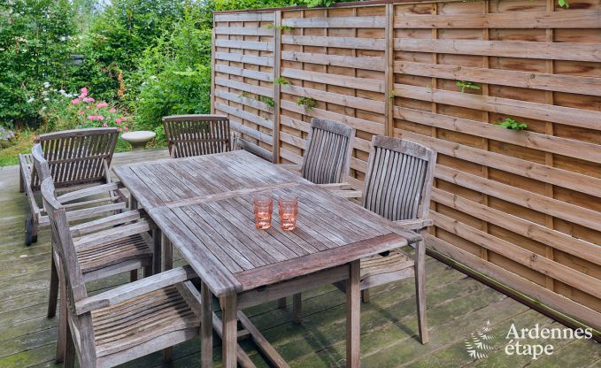 Ruime vakantiehuis bestaand uit twee aan elkaar geschakelde gebouwen in Han-sur-Lesse voor 13 personen met binnenzwembad