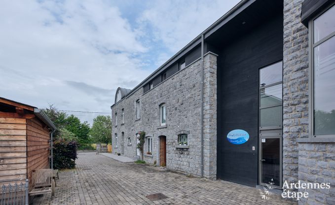 Ruime vakantiehuis bestaand uit twee aan elkaar geschakelde gebouwen in Han-sur-Lesse voor 13 personen met binnenzwembad