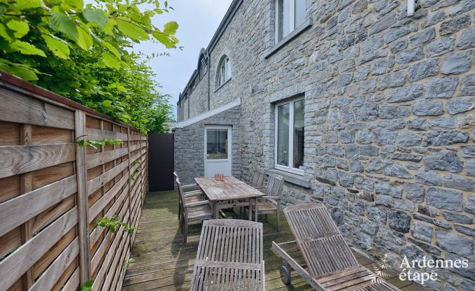 Ruime vakantiehuis bestaand uit twee aan elkaar geschakelde gebouwen in Han-sur-Lesse voor 13 personen met binnenzwembad