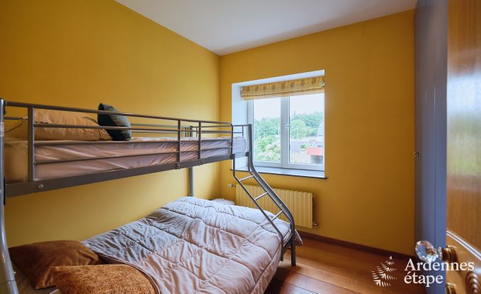 Ruime vakantiehuis bestaand uit twee aan elkaar geschakelde gebouwen in Han-sur-Lesse voor 13 personen met binnenzwembad