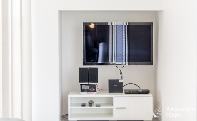 Ruime vakantiehuis bestaand uit twee aan elkaar geschakelde gebouwen in Han-sur-Lesse voor 13 personen met binnenzwembad