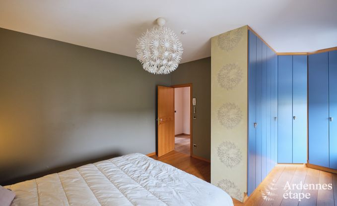 Ruime vakantiehuis bestaand uit twee aan elkaar geschakelde gebouwen in Han-sur-Lesse voor 13 personen met binnenzwembad