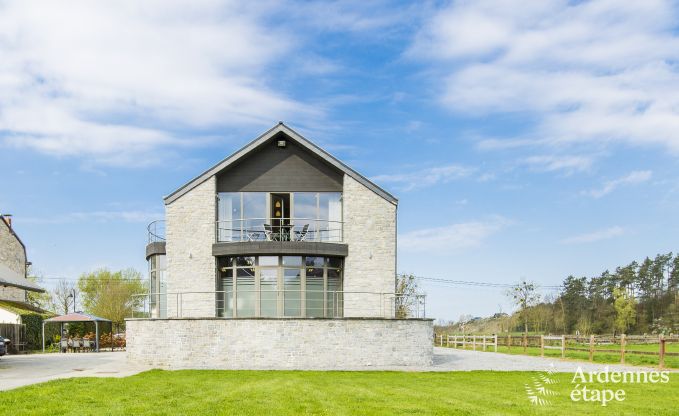 Ruime vakantiehuis bestaand uit twee aan elkaar geschakelde gebouwen in Han-sur-Lesse voor 13 personen met binnenzwembad