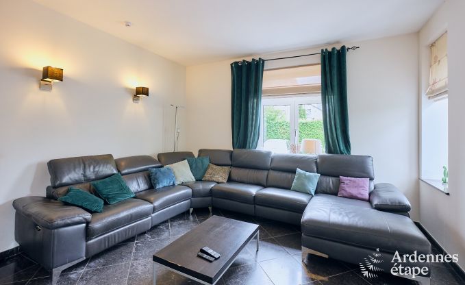 Ruime vakantiehuis bestaand uit twee aan elkaar geschakelde gebouwen in Han-sur-Lesse voor 13 personen met binnenzwembad