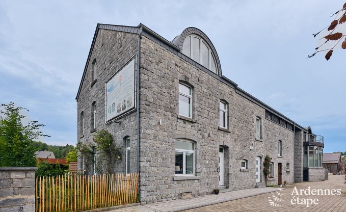 Ruime vakantiehuis bestaand uit twee aan elkaar geschakelde gebouwen in Han-sur-Lesse voor 13 personen met binnenzwembad